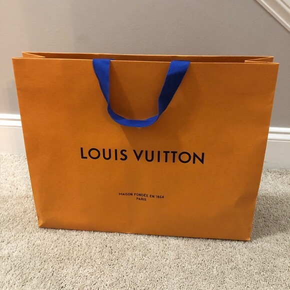 Meet your Posher, Stephanie - Picture 1 of 1